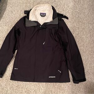 Patagonia Women's 3-in-1  black ski jacket in size Large.